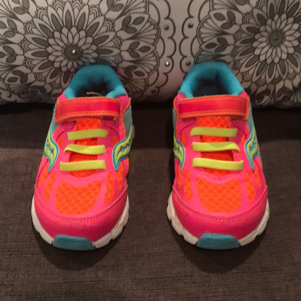 Size 7.5M Girls Saucony Kinvara 5 Sneakers